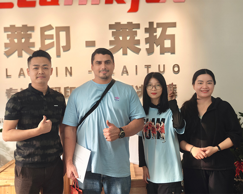 团队及客户合影11